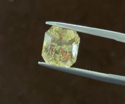 7.66 cts yellow sapphire radiant cut