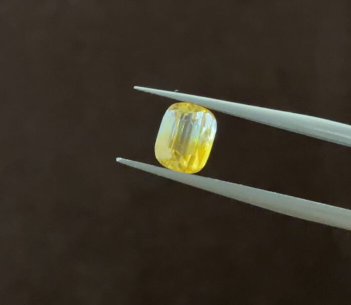 COLOR ZONED YELLOW SAPPHIRE GEMSTONES
