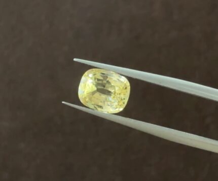 natural yellow sapphire 4 carats