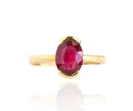 Natural Ruby Oval cut in 18K Gold